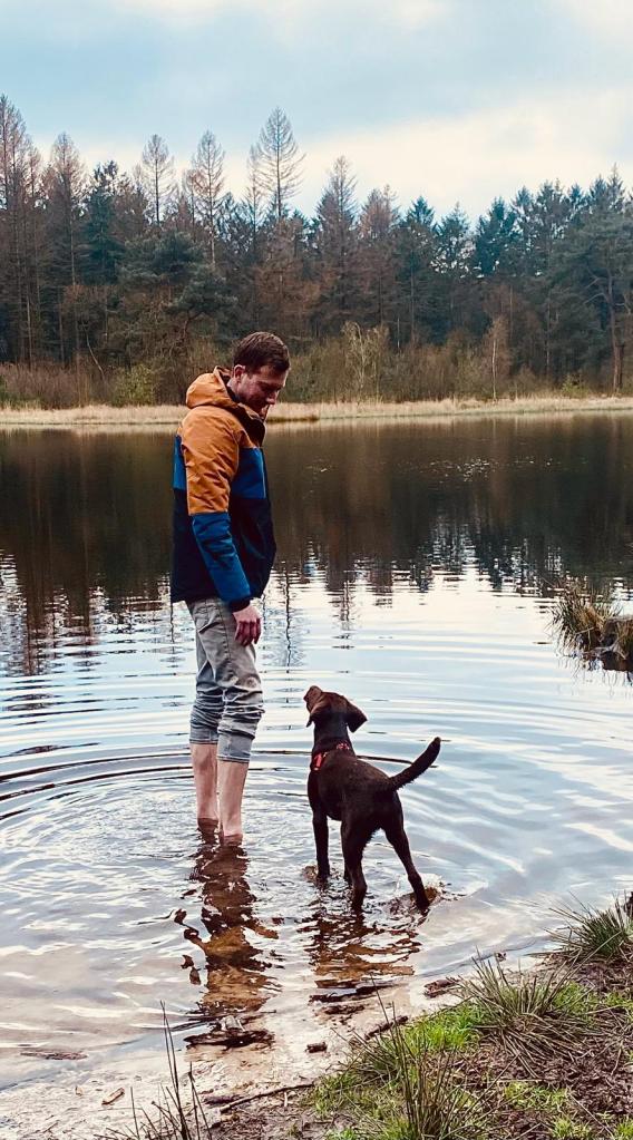 foto van matthijs, oprichter van updog, en zijn hond Donn